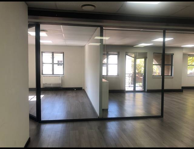 108M² OFFICE TO LET IN HYDE PARK